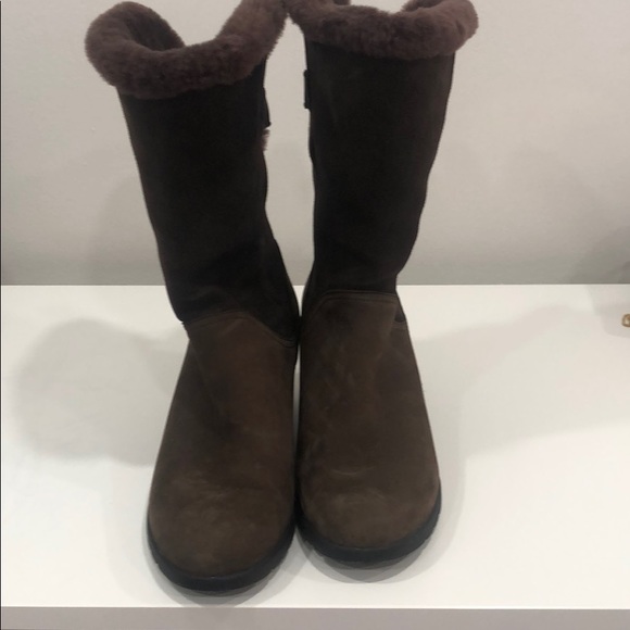 UGG wedge boot - Picture 2 of 3